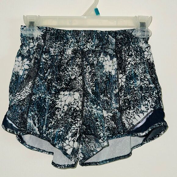 Lululemon Hotty Hot Short II *Long 4" Wildwood White Multi | SIZE: 4 - Picture 1 of 3